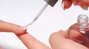 Ако искате лакът ви да изсъхне за секунди, направете този трик!