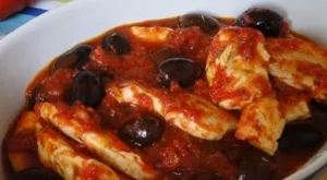Пилешко с домати и маслини