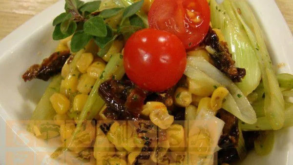 Салата от праз и царевица