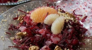 Салата от цвекло с грейпфрут и орехи