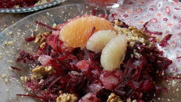 Салата от цвекло с грейпфрут и орехи