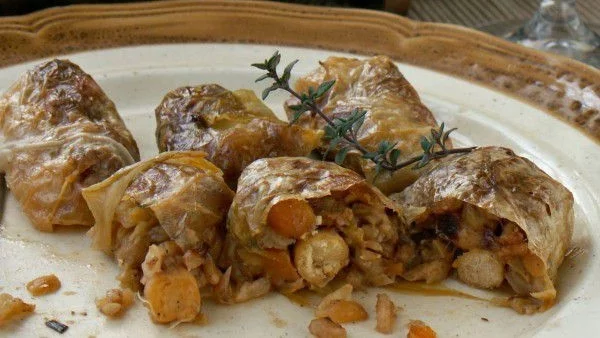 Зелеви сарми с праз, нахут и ориз