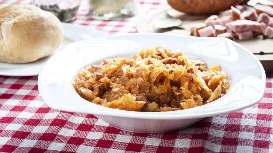Най-вкусното свинско със зеле, което сте яли