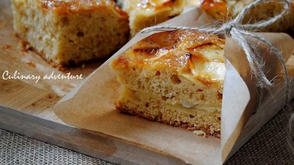 Ябълков сладкиш с кафява захар