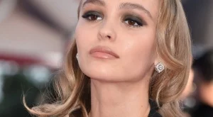 Дъщерята на Джони Деп лъсна гола в Instagram