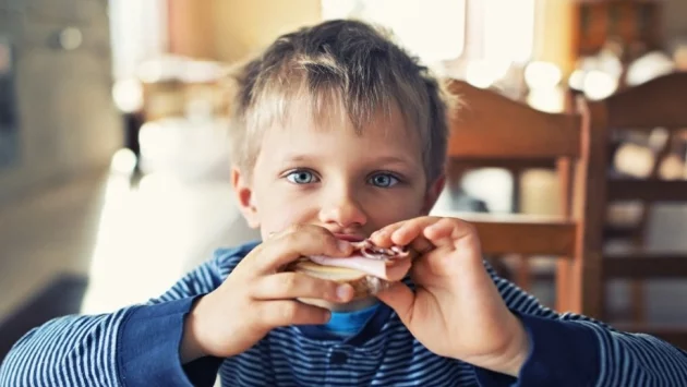 8 родителски грешки при детското хранене