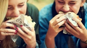 Дори опаковките на вредните храни са вредни