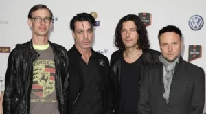 Китаристите на Rammstein се целунаха в знак на протест (снимка)