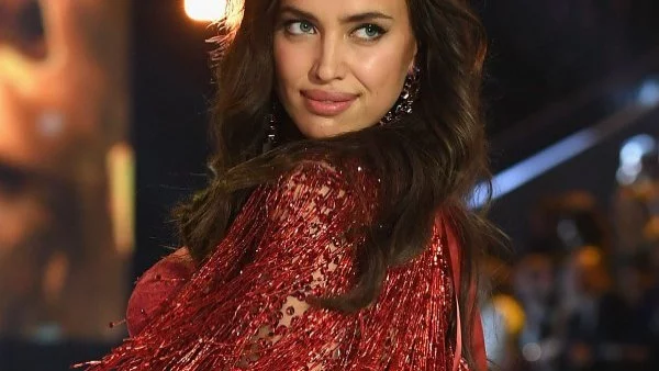Ирина Шейк изглежда изумително след раждането (снимка)