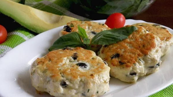 Пилешки кюфтенца с маслини и босилек 