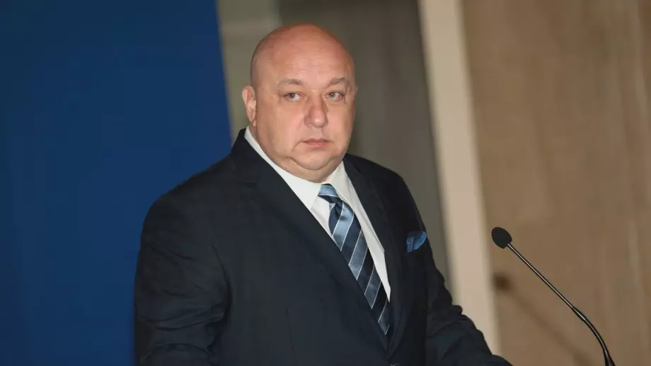 Ето с коя моделка Красен Кралев замени водещата Виктория Петрова