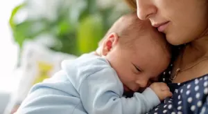 Ето какво се случва с мозъка на дете, когато майка му го целува (СНИМКА)