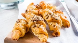 Солени кифлички със сирене и кашкавал