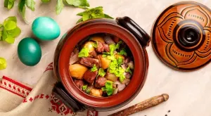 Невероятно пиле с гъби и картофи в гювеч