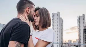 Любовта е разхвърляна и грозна, но си струва
