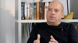 Иво Сиромахов за децата: Непростимо е да им бутате в ръцете телефон, за да не ви занимават