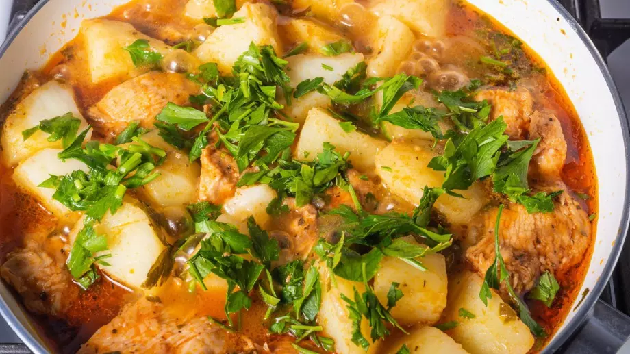 Най-вкусната картофена яхния с пилешко
