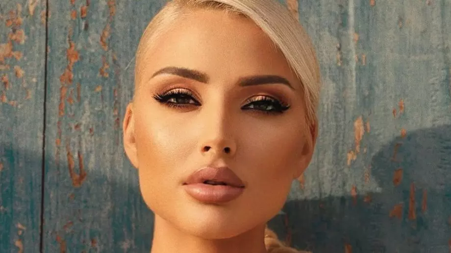 Цветелина Янева стана Барби (СНИМКИ)