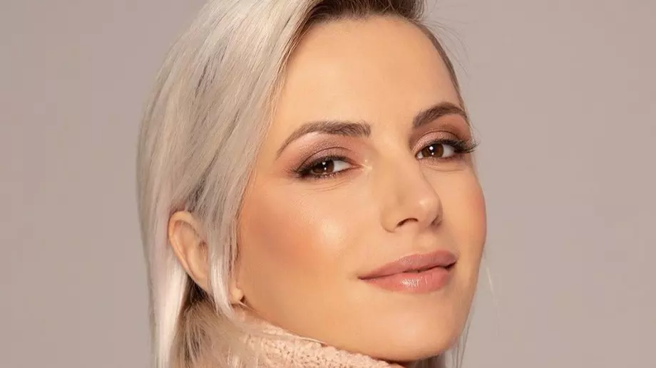 Вижте Поли Генова след раждането (СНИМКИ)
