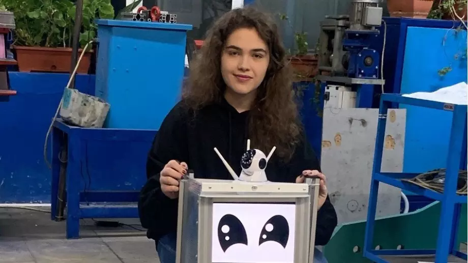 Александра Умленска - само на 17, а вече изобретател и преподавател 