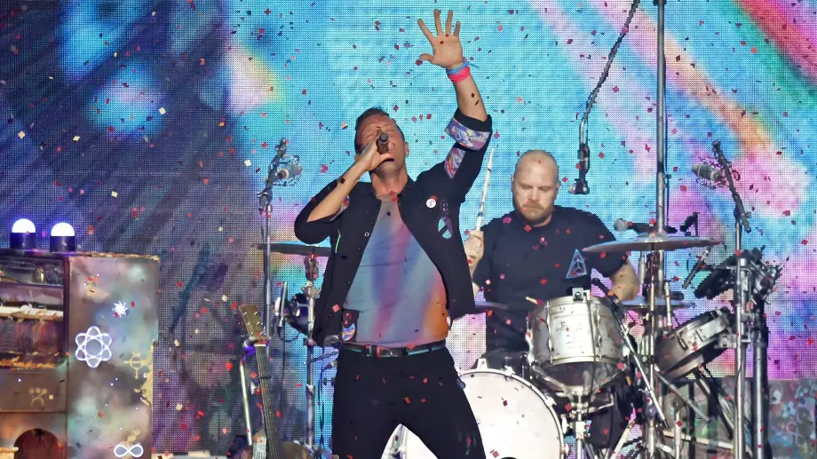 Coldplay и Селена Гомес пуснаха видеото към общото си парче 
