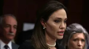 Анджелина Джоли се просълзи по време на емоционална реч (ВИДЕО)