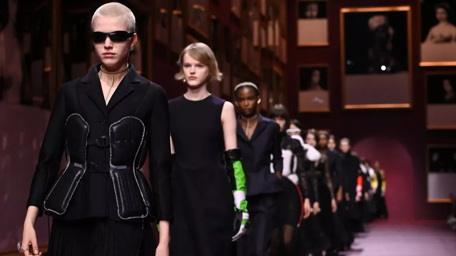 Dior представи "защитно" облекло, подходящо за времето на война (СНИМКИ)