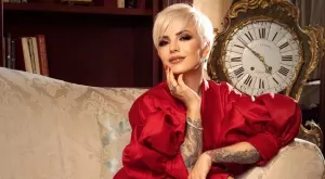 Няма да познаете, че това е Поли Генова (СНИМКИ + ВИДЕО)