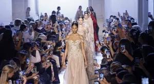 Elie Saab Haute Couture: Интерпретация на приказни героини и величие (ВИДЕО)