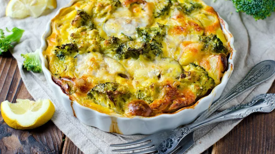 Бързо и вкусно: Сьомга с броколи и картофи на микровълнова 