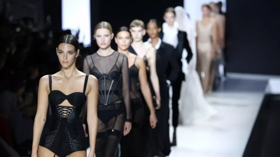 Dolce & Gabbana Пролет/Лято 2023: Бельо на показ (ВИДЕО)
