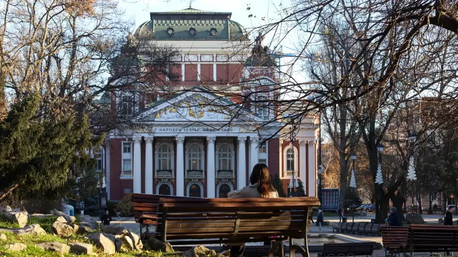 На 8 март всеки билет за Народния театър на цена от 8 лв.