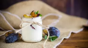 Супер лесен и вкусен десерт със сини сливи