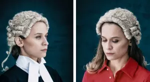 Елена Телбис с пледоария за нуждата от справедливост в пиесата Prima Facie
