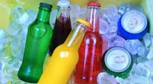 Защо газираните напитки в бутилка и кенче имат различен вкус