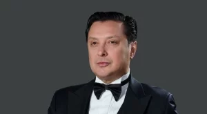Васил Петров празнува 30 години в музиката с турне 
