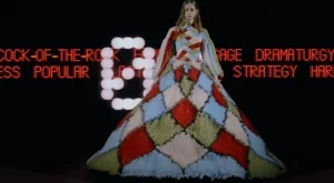 Новият дизайнер на Valentino заложи на история и драматизъм за дебюта си (ВИДЕО)