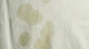 Как лесно да премахнете масло от дрехи