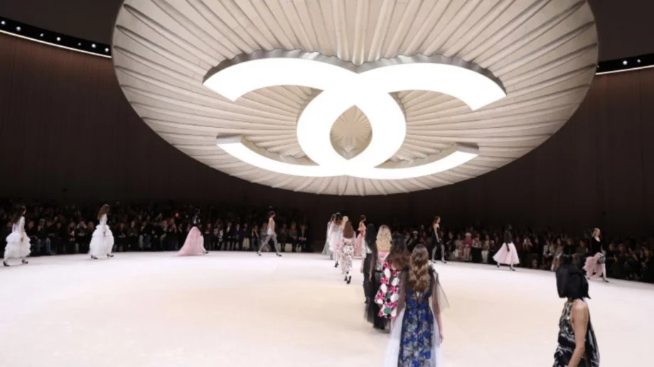 Разследват модни марки като Chanel и Prada за експлоатация на работници