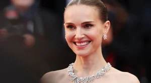 Бременна на 44: Натали Портман показа наедрялото си коремче (СНИМКА)
