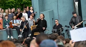 U2 отпразнуваха 50-годишнината си с концерт там, откъдето започна всичко (ВИДЕО)