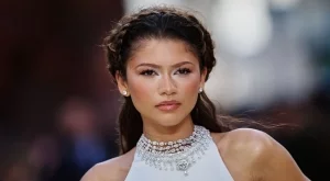 Модерен грим с "леден" ефект: Как да постигнем тази визия (ВИДЕО)