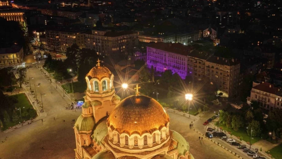 Знакови сгради в България ще светнат в лилаво за недоносените деца